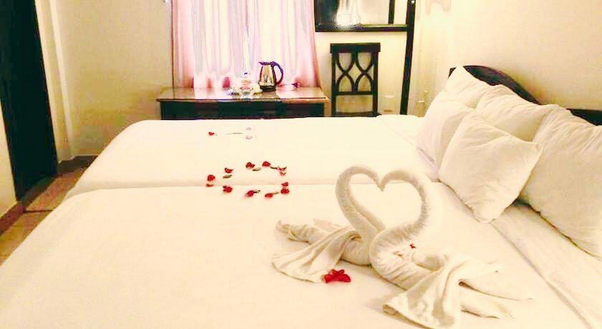 Ruby Bistro Hotel Hue Exterior foto